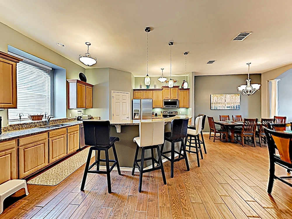 New Listing! Coastal Escape W/ Pool, 200 To Beach 4 Bedroom Townhouse