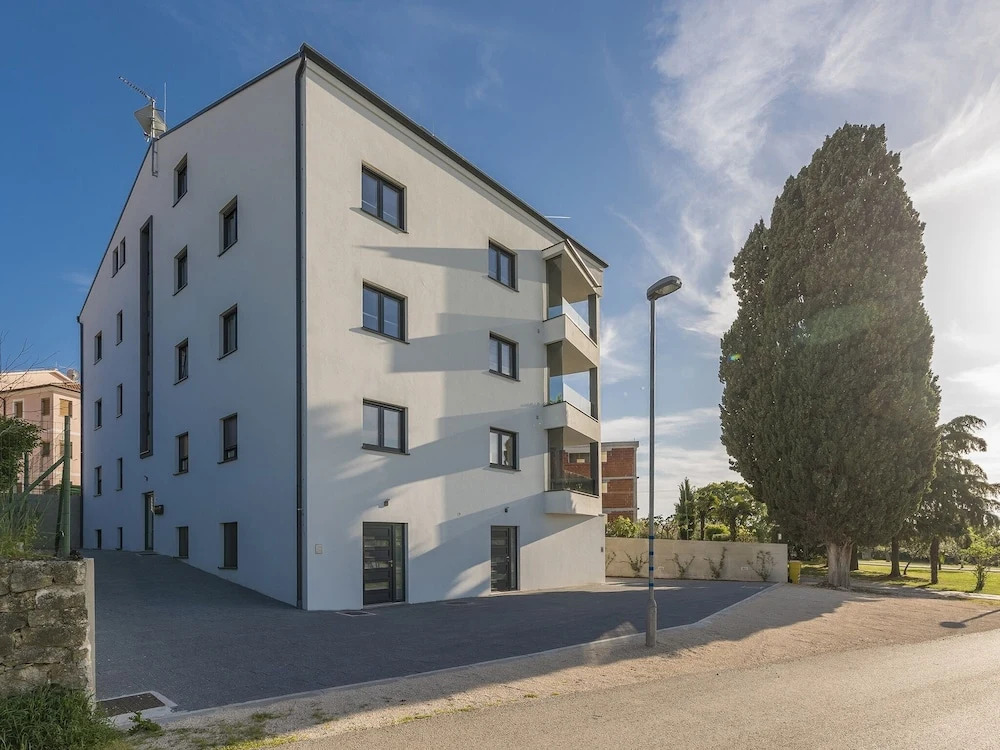 A Beautiful Spacious Apartment for 4 Persons Near the Beach in Rovinj