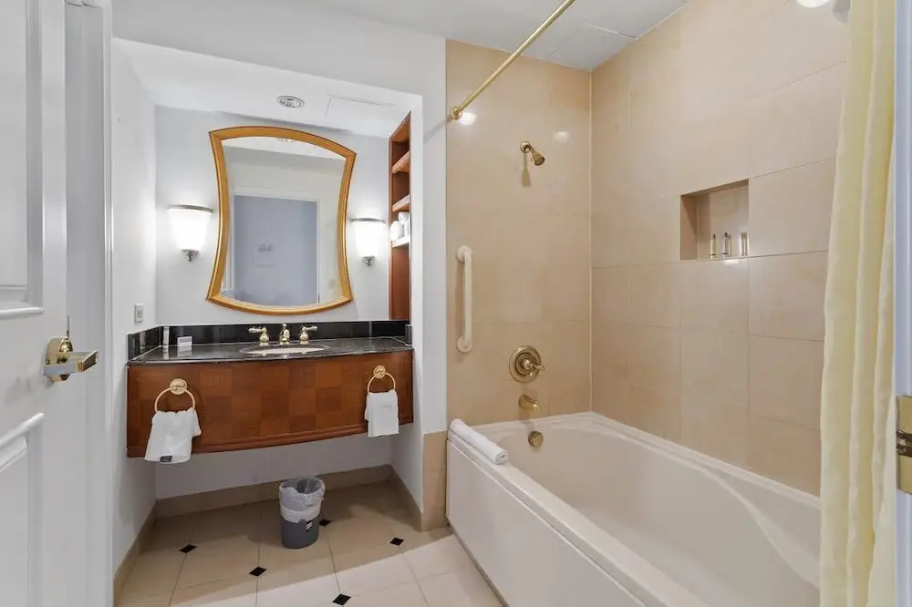 Beachfront Double Queen - CozySuites