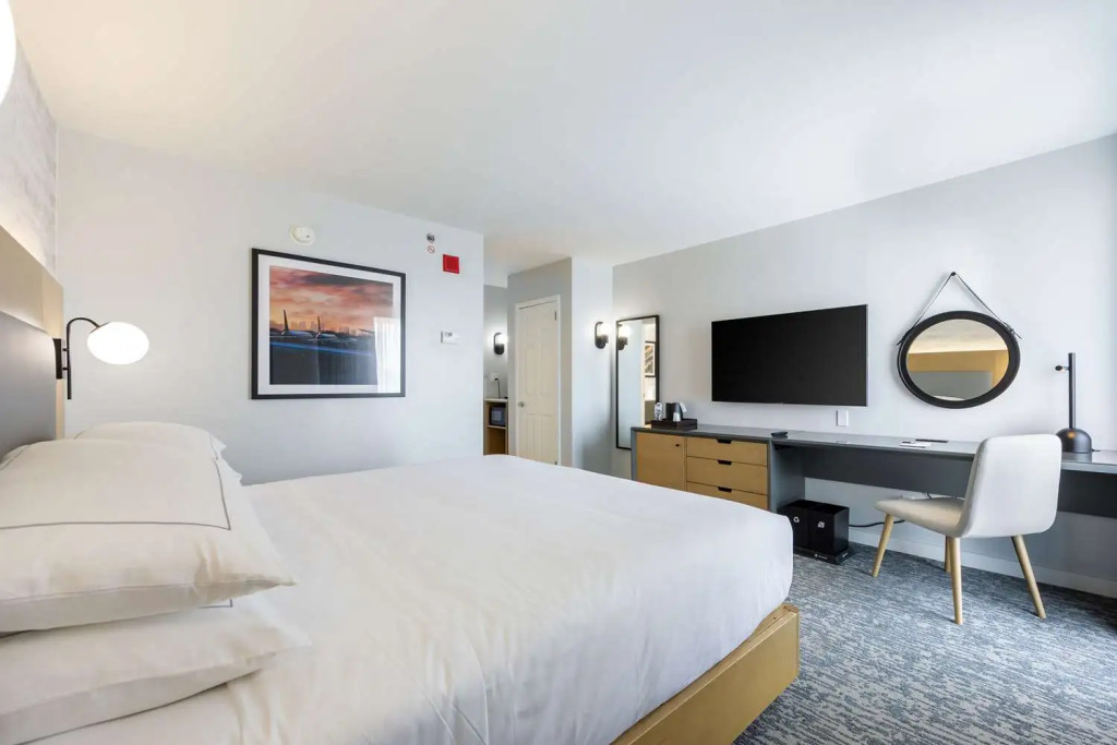 DoubleTree by Hilton New York JFK Airport