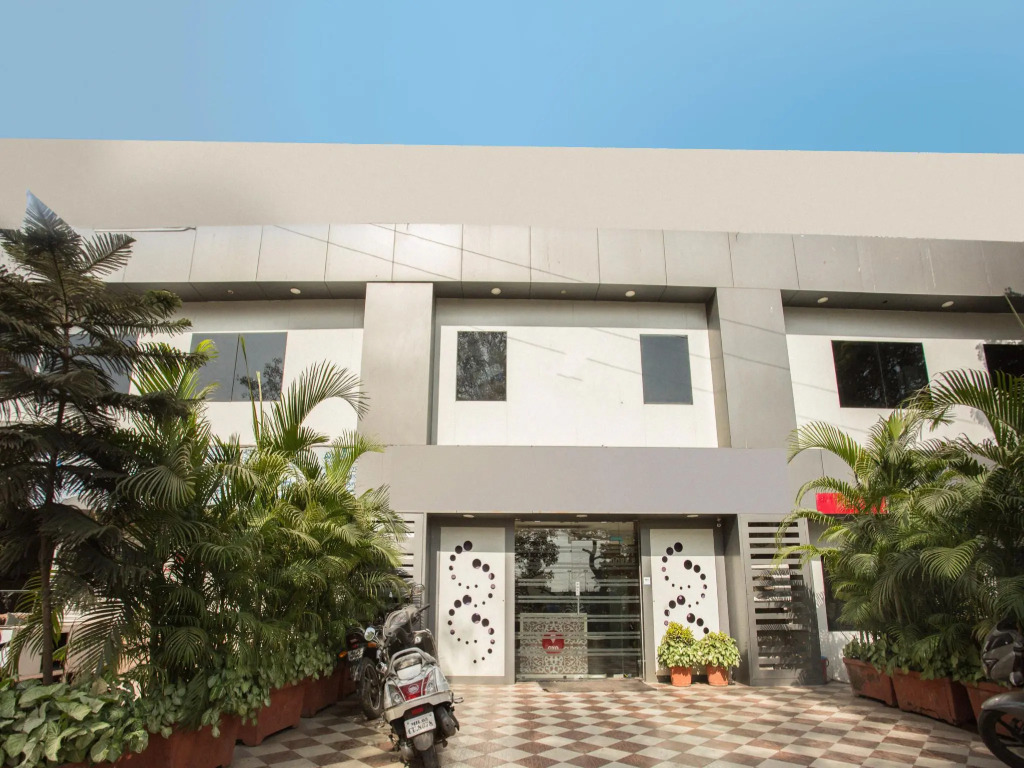 OYO 8759 Hotel Adore Palace