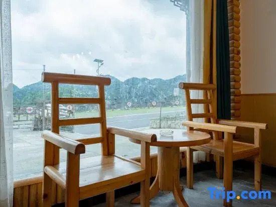 Shennongjia Mountain Foreign Guest Bed and Breakfast (Dajiu Lake Pingqian Ancient Town Branch)