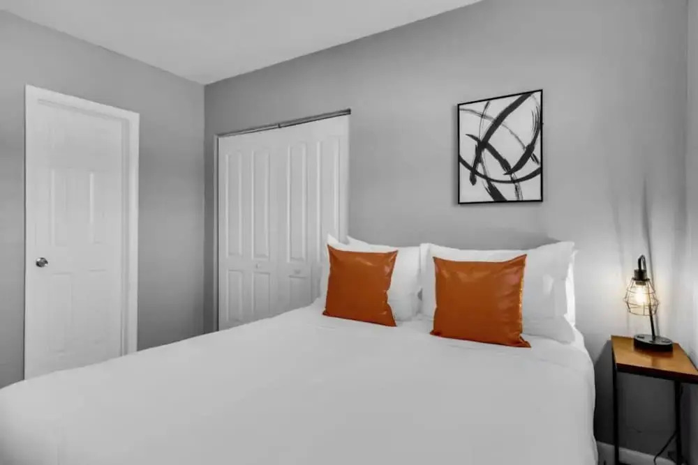 Beachside 1BR Nook Near Airport Free Parking