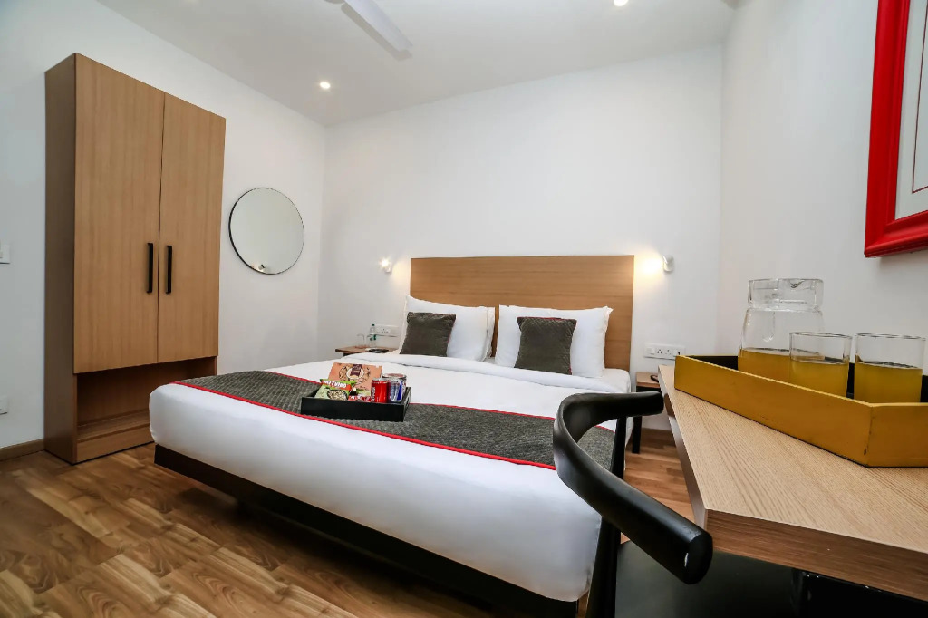 OYO Townhouse 080 Meera Bagh