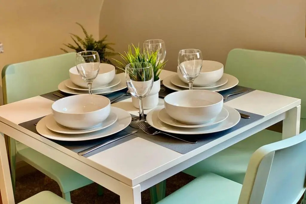 Stunning Apartment - 5 Minute Walk to the Best Beach! - Great Location - Parking - Netflix - Fast WiFi - Smart TV - Newly decorated - Close to Bournemouth & Poole Town Centre & Sandbanks