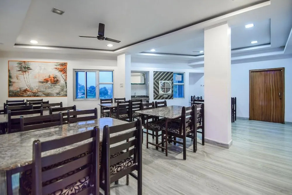 OYO 18671 Ashirwad Palace Hotel