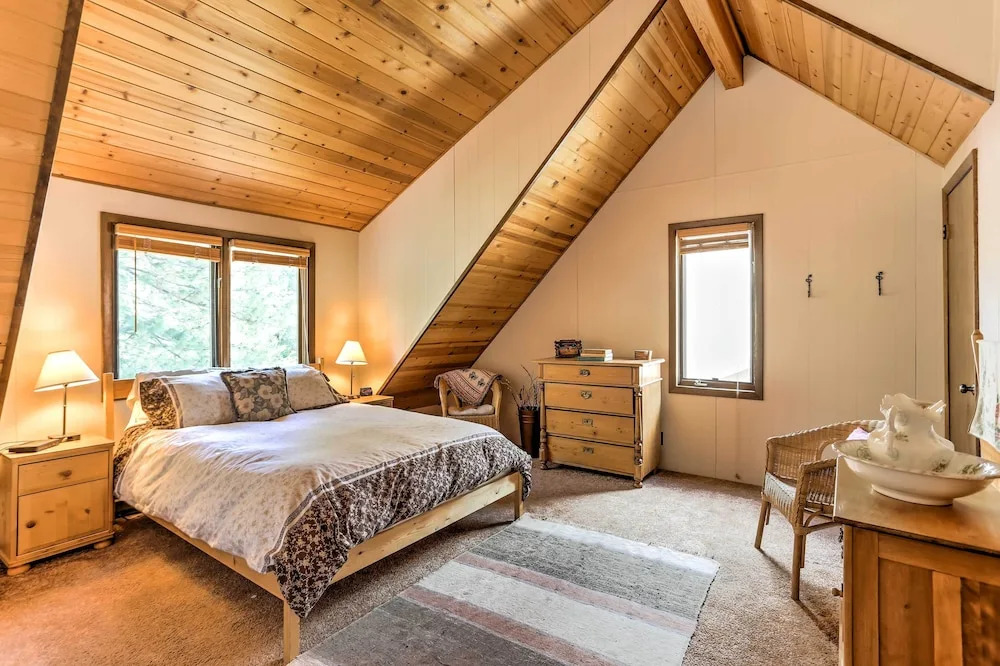Riverside Winthrop Chalet w/ Hot Tub & 2 Decks!