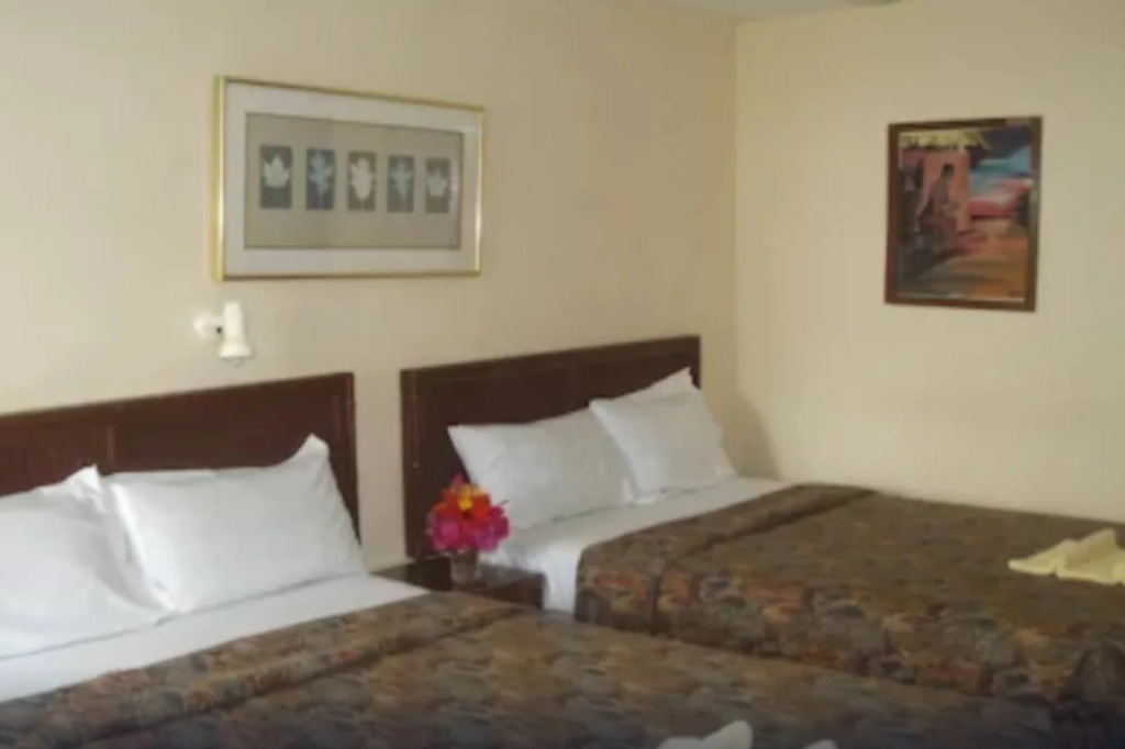 Holiday Beach Club Hotel