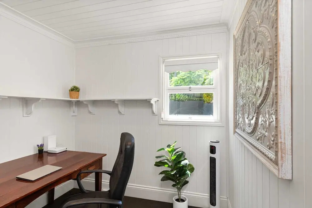 Family Home in Balmoral - Family Stays