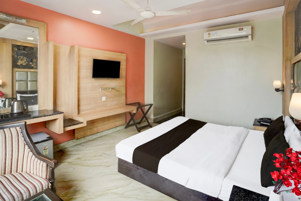 Super Townhouse Bani Park Formerly Aroma Residency