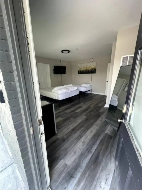Cute & Friendly 1-BR 10 Mins From Nash
