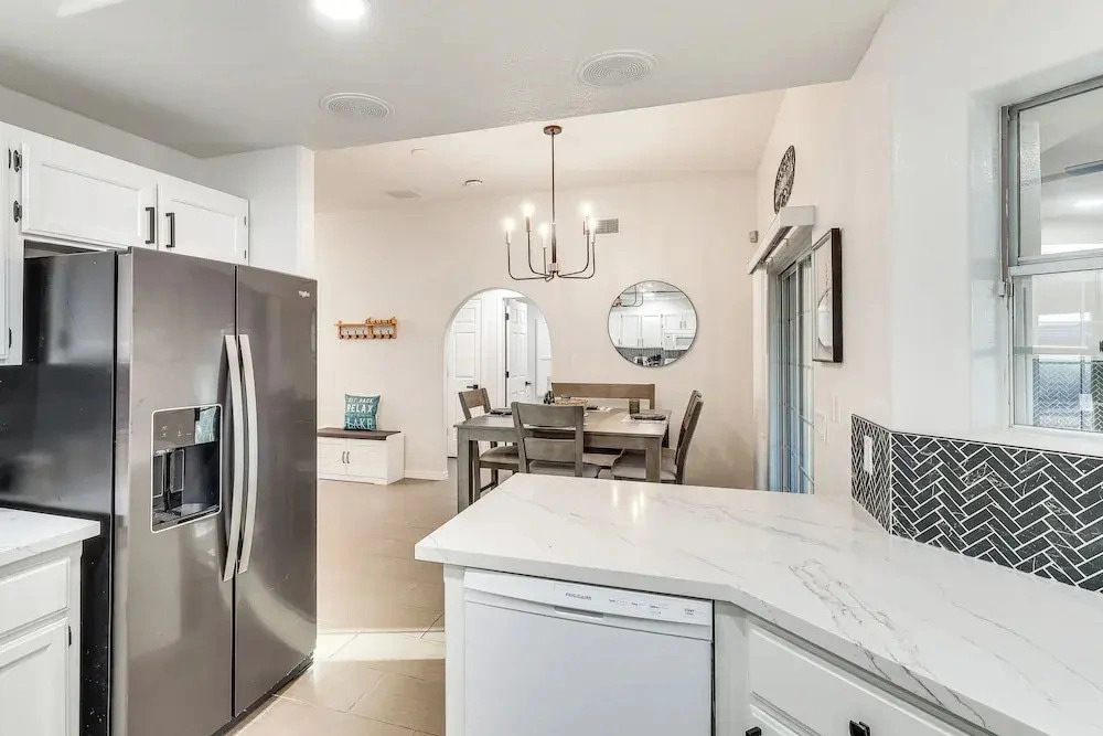 Private Pool, Spa! Updated Home Near London Bridge