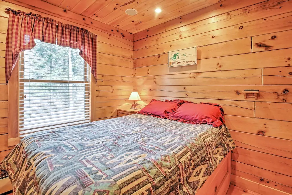 Rustic North Conway Cabin < 3 Mi to Cranmore Mtn!