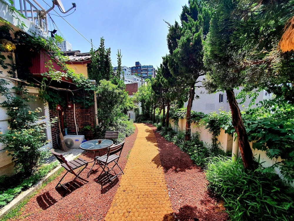 SG Tailored Service Home 5 Min Walk from Metro