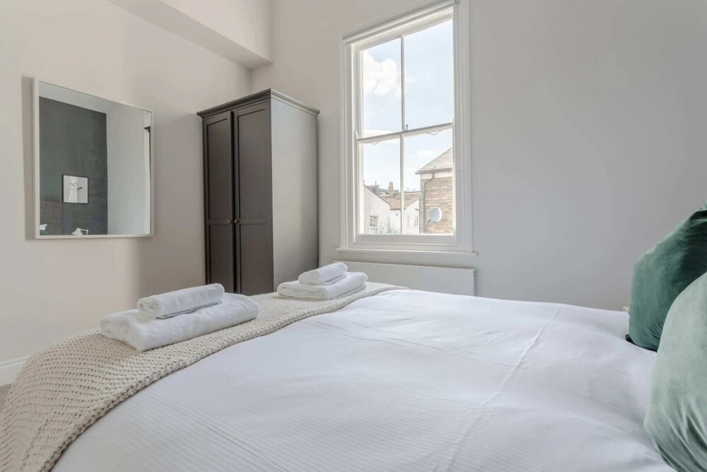 Stunning 3 Bedroom 2 Bath in Fantastic Location