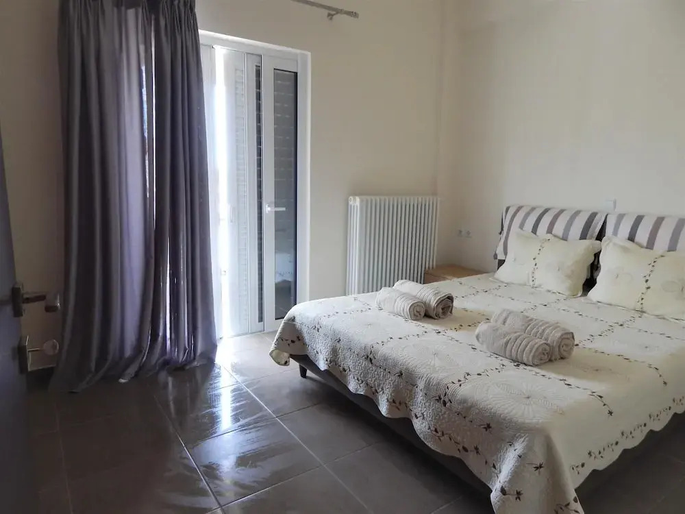 Samaras Apartments in Kamena Vourla