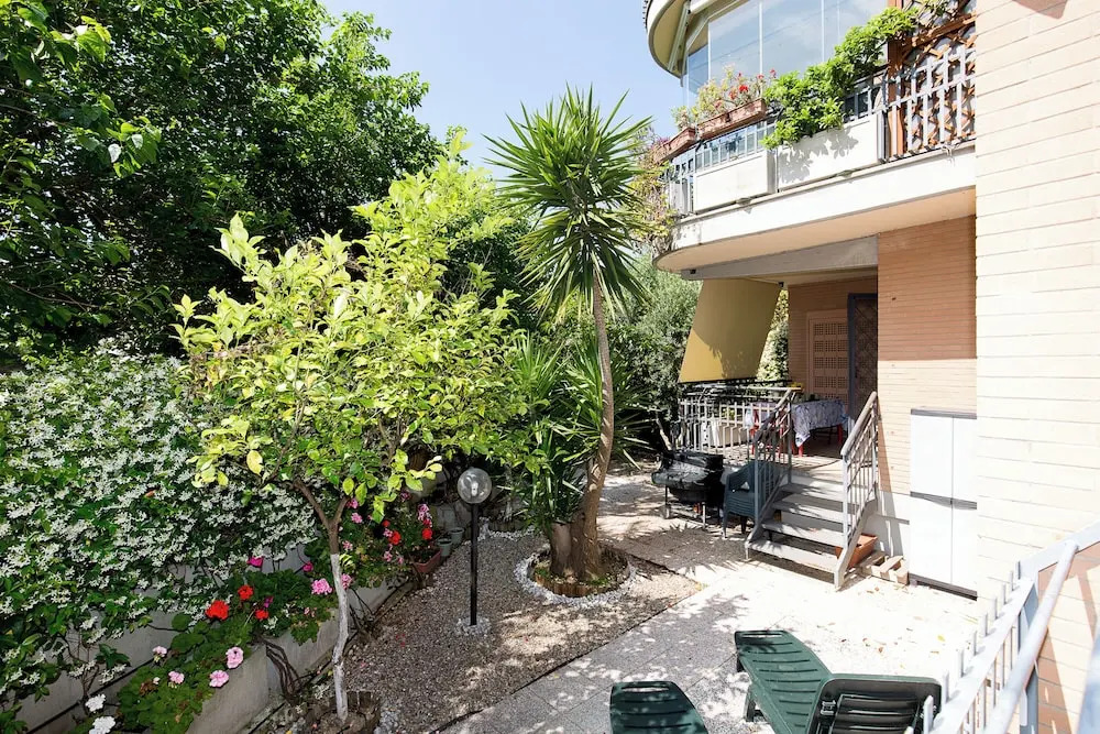 La Casetta di Giò a Roma With Private Garden and Parking Space - Beahost