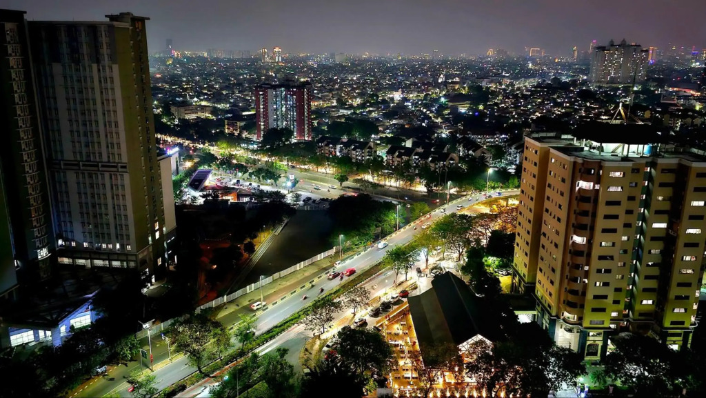 3BRs Penthouse View near JIEXPO Kemayoran Free Netflix & Amazone Prime Video