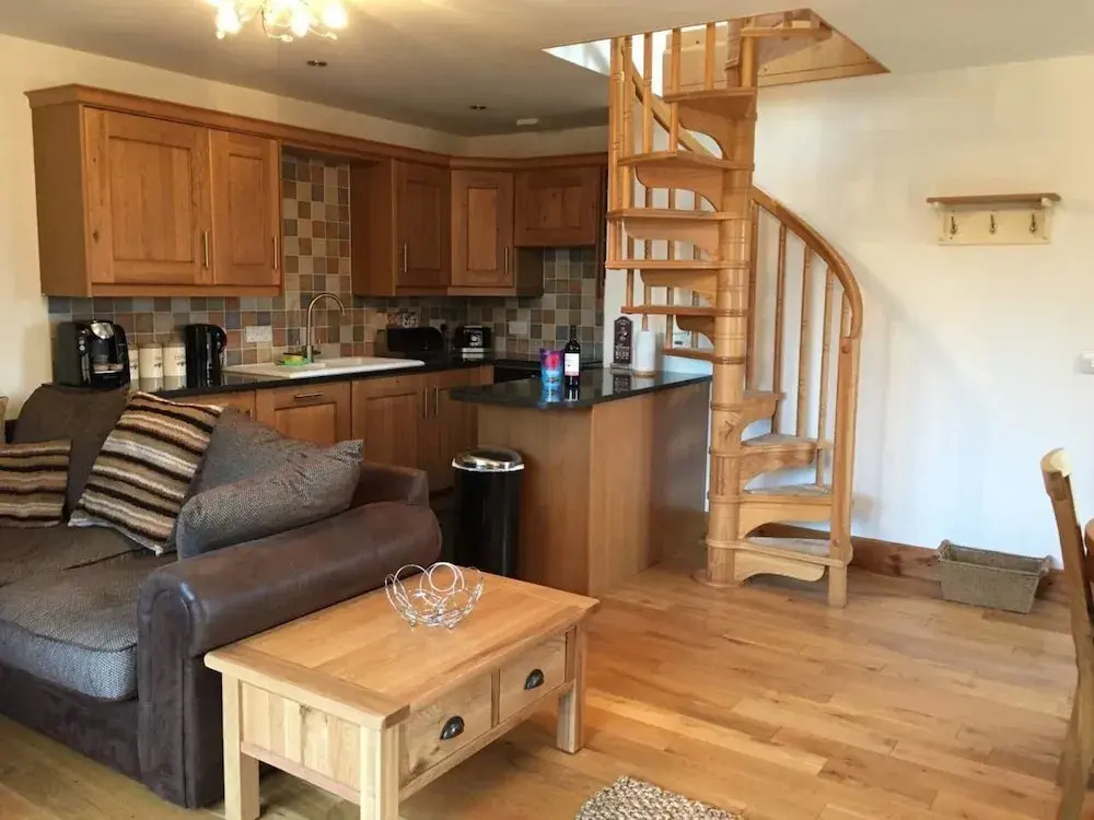 Delightful Cottage in Rural Setting With Hot Tub