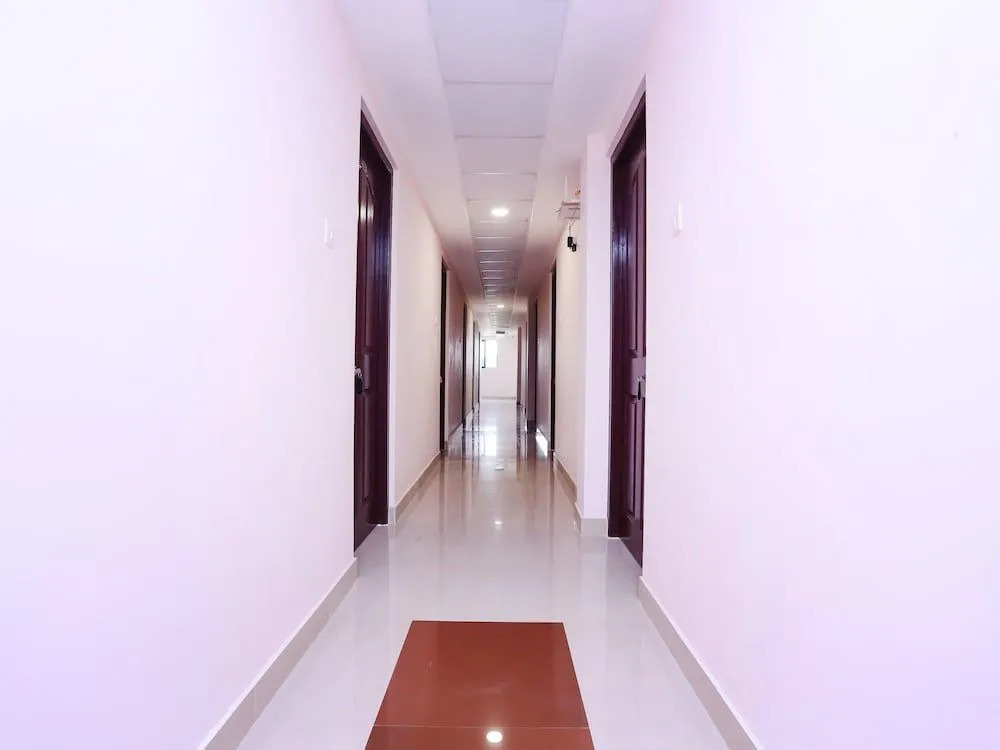 Oyo 13577 Tkr Metro Residency