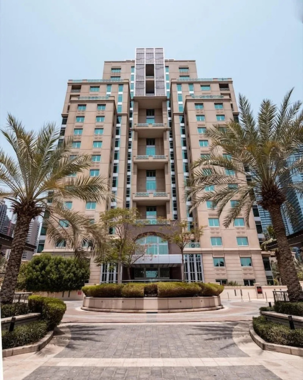 Elegant 3BR in Dubai Marina With Scenic Views!