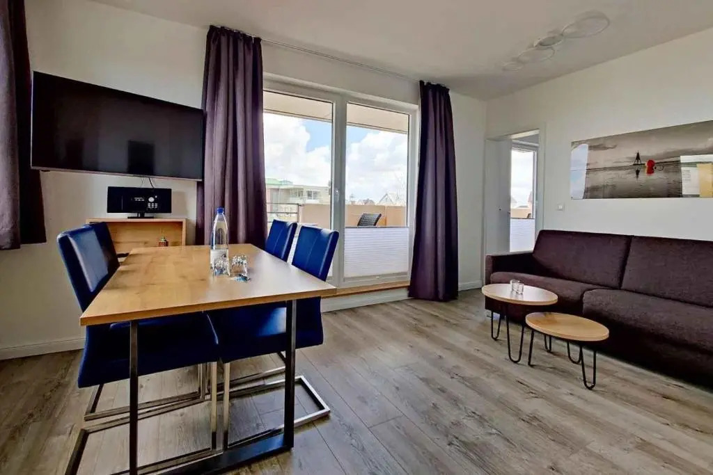 Große Ferienwohnung 8 im Haus Seeluft mit drei Balkonen und Meerblick