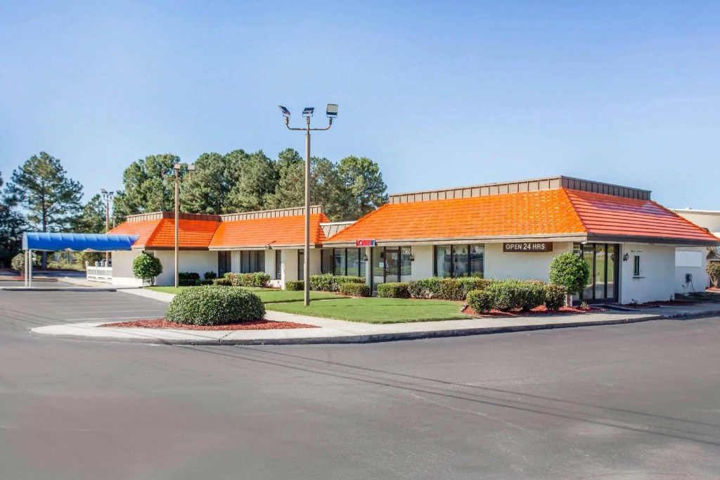 Super 8 by Wyndham Rocky Mount I-95 EXIT 145