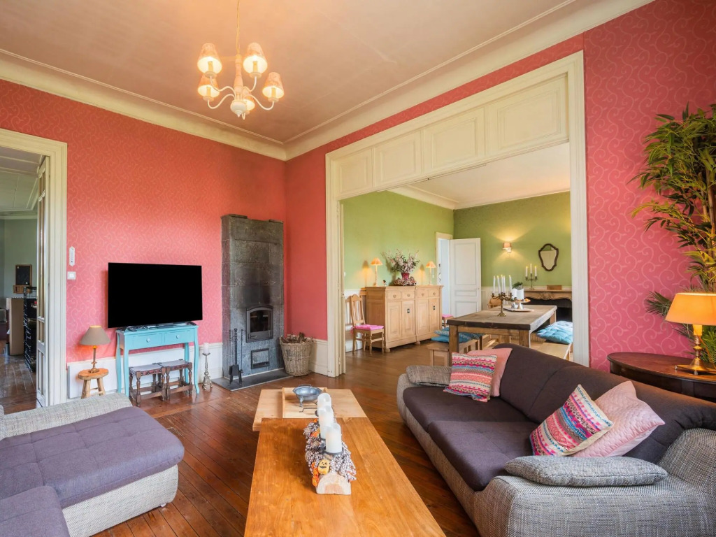 Majestic villa in Pouru-Saint-Remy with garden