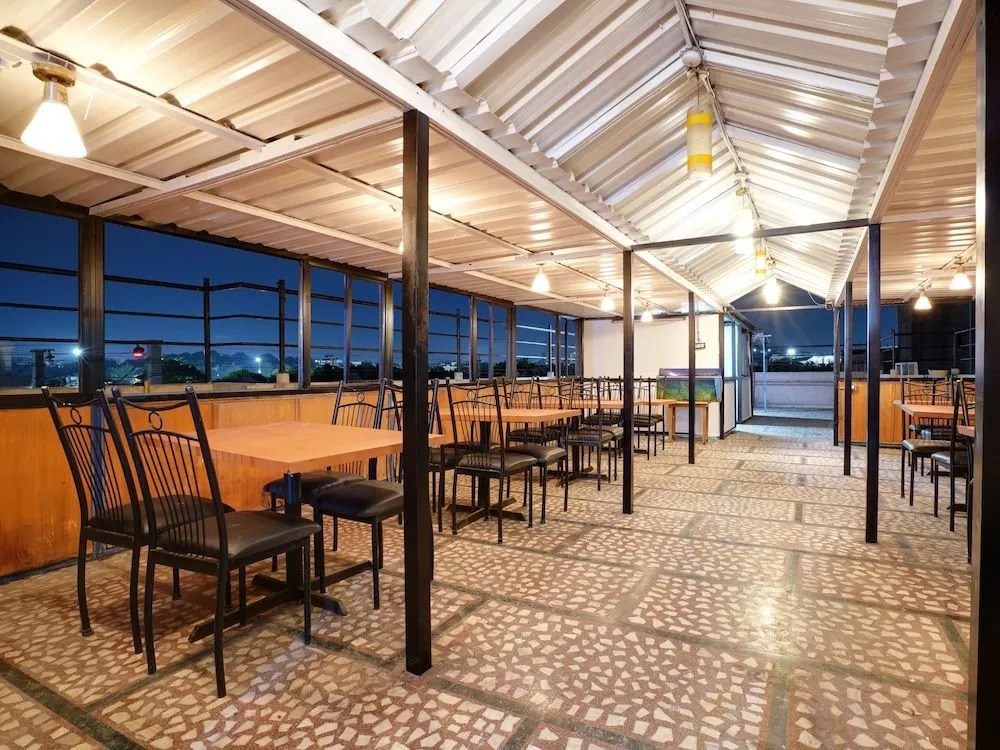 Hotel Gayathri