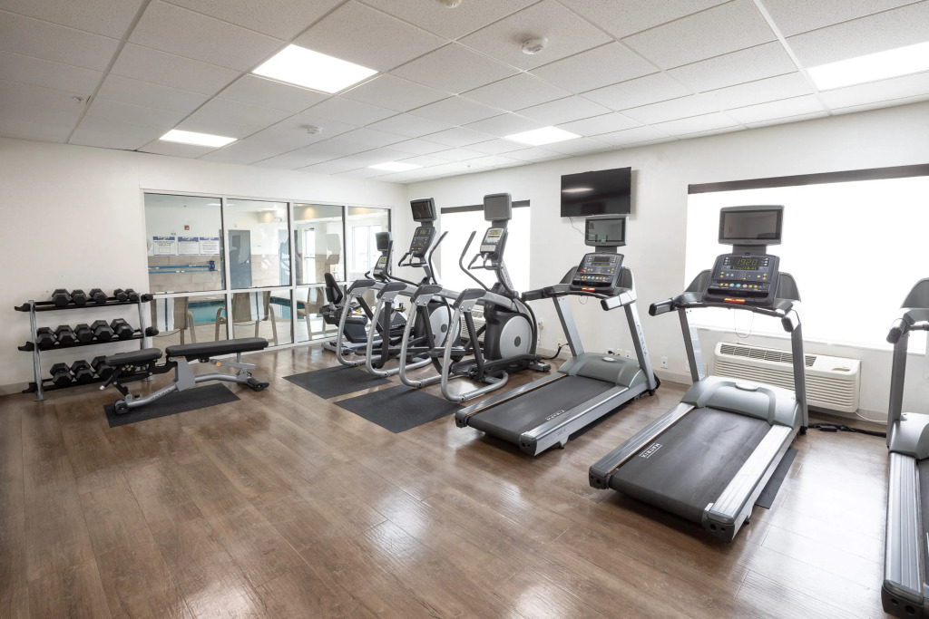 Holiday Inn Express & Suites Chicago West - St Charles by IHG