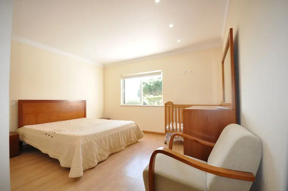 6 Bedrooms, Walking Distance to Amenities, Private Pool, Free AC and Wifi