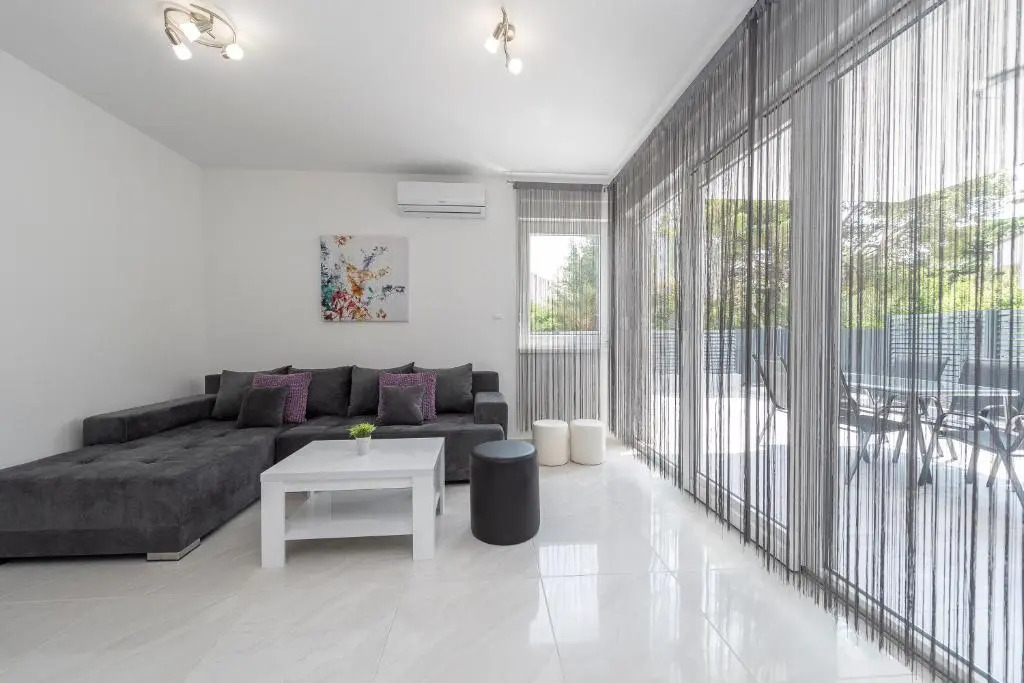 Villa Star 5 a centrally located ap. with a pool