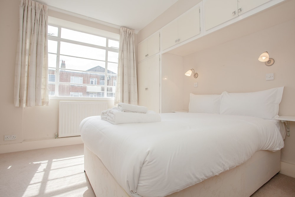 Bright 2 Bedroom Apartment Near Regents Park