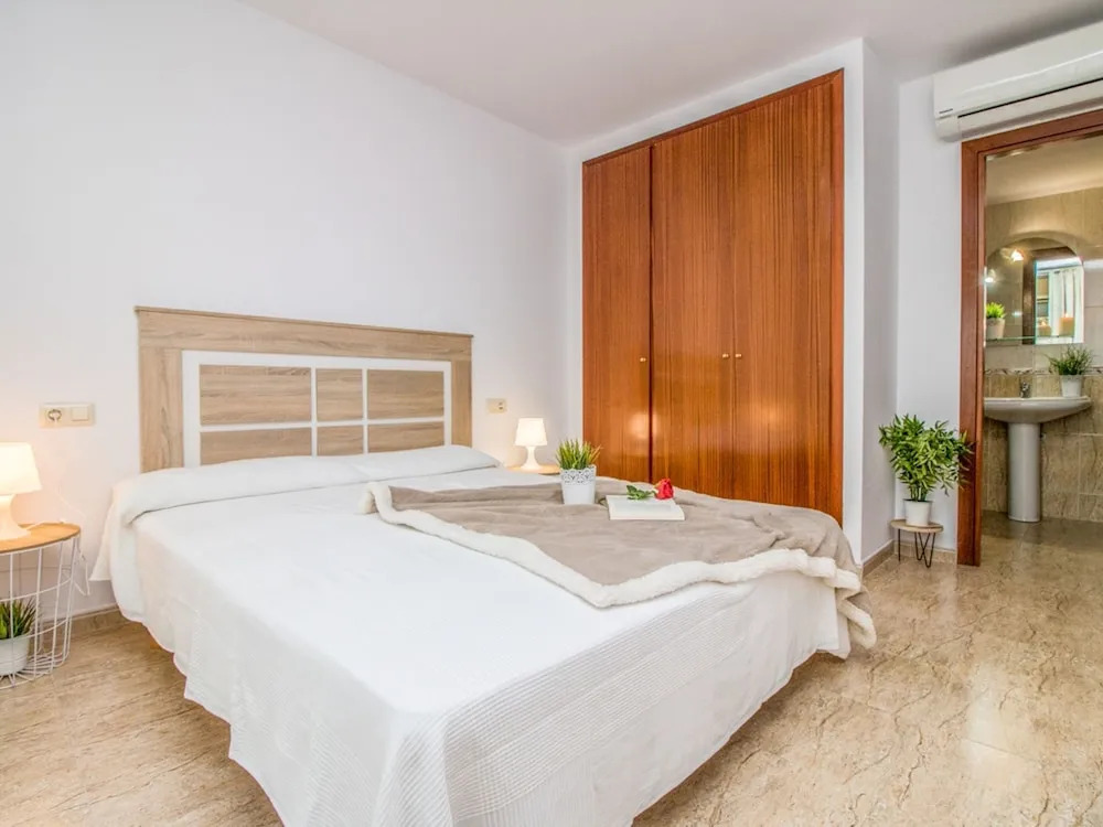 Apartment with sea view and located directly on the promenade of Empuriabrava
