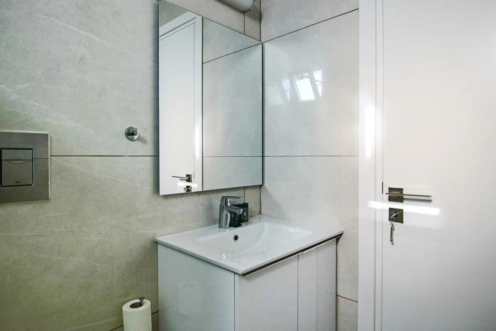 Phaedrus Living: Seaside Executive Flat Harbour 205