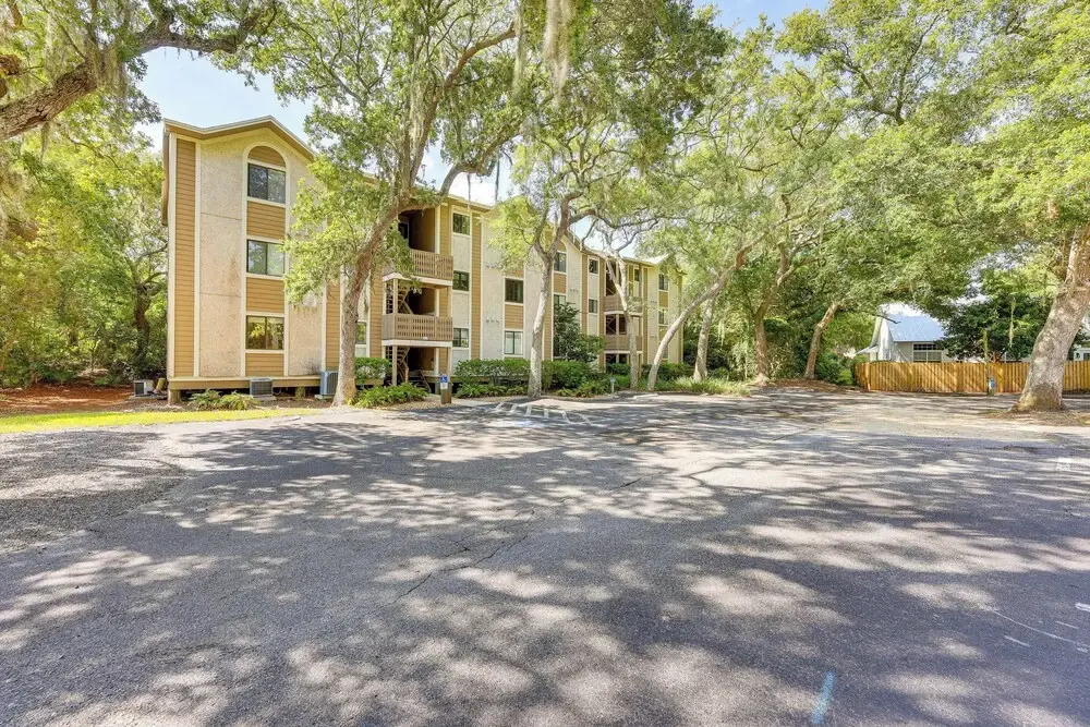Fernandina Beach Condo w/ Pool + Path to Beach!