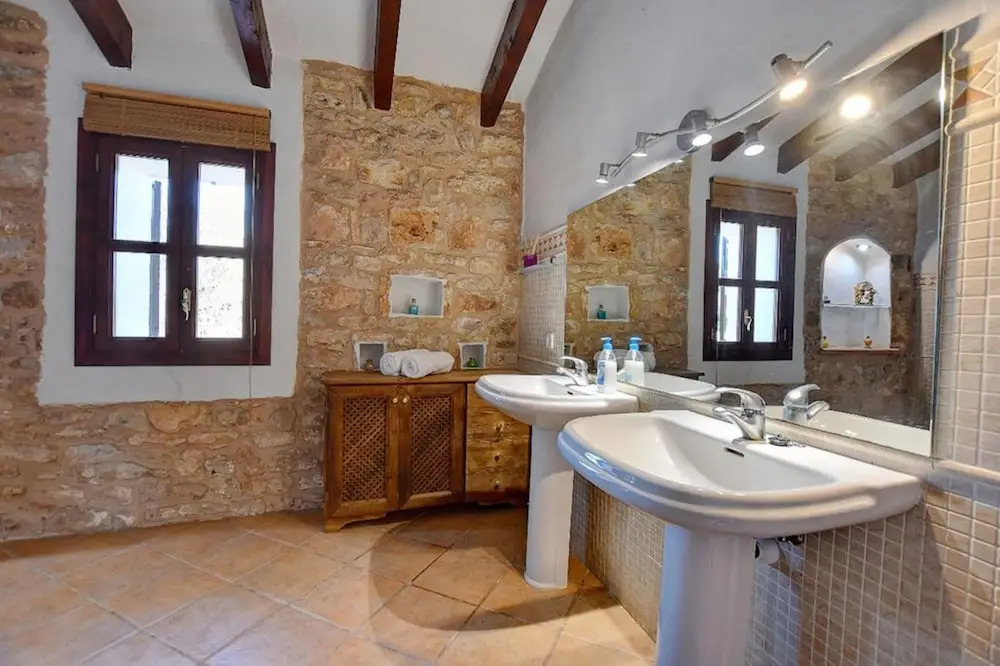 Villa - 4 Bedrooms with Pool - 107803