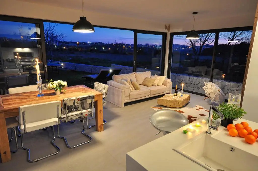 Luxury Villa Luminosa