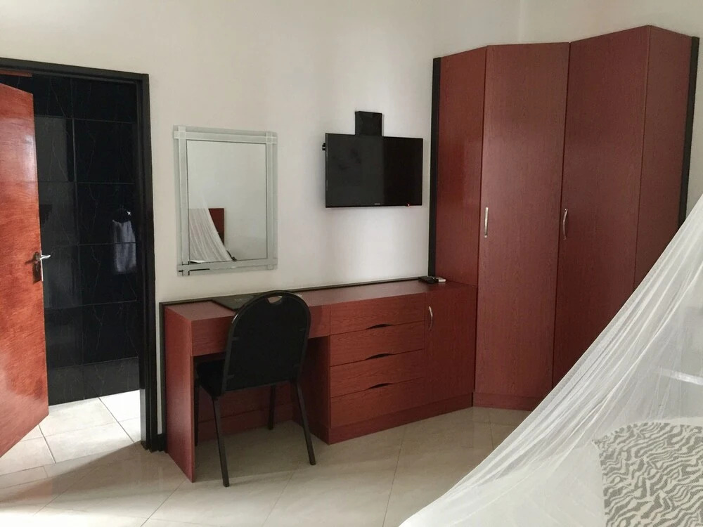 Le Dolphin's Grand Paradiso Hotel