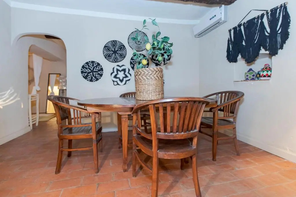 RARE: 110m² climatisés avec terrasse. 2 Chambres