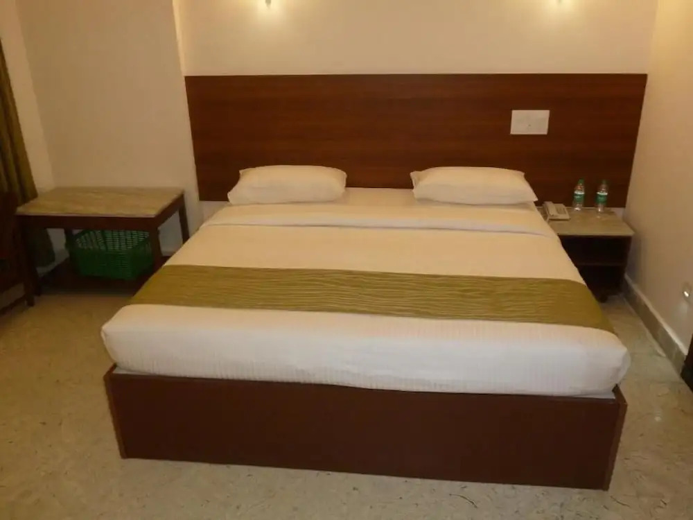 Sreeparthi Hotel
