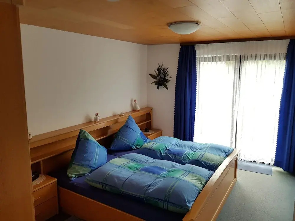 Comfortable apartment with balcony, you can't sit closer to the Moeselriver