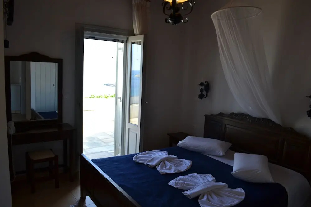 Villa Ioanna Green-grey- Vacation Houses for Rent Close to the Beach