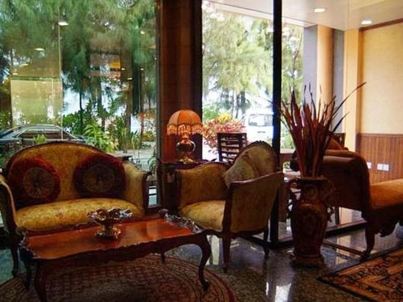 Loona Hotel