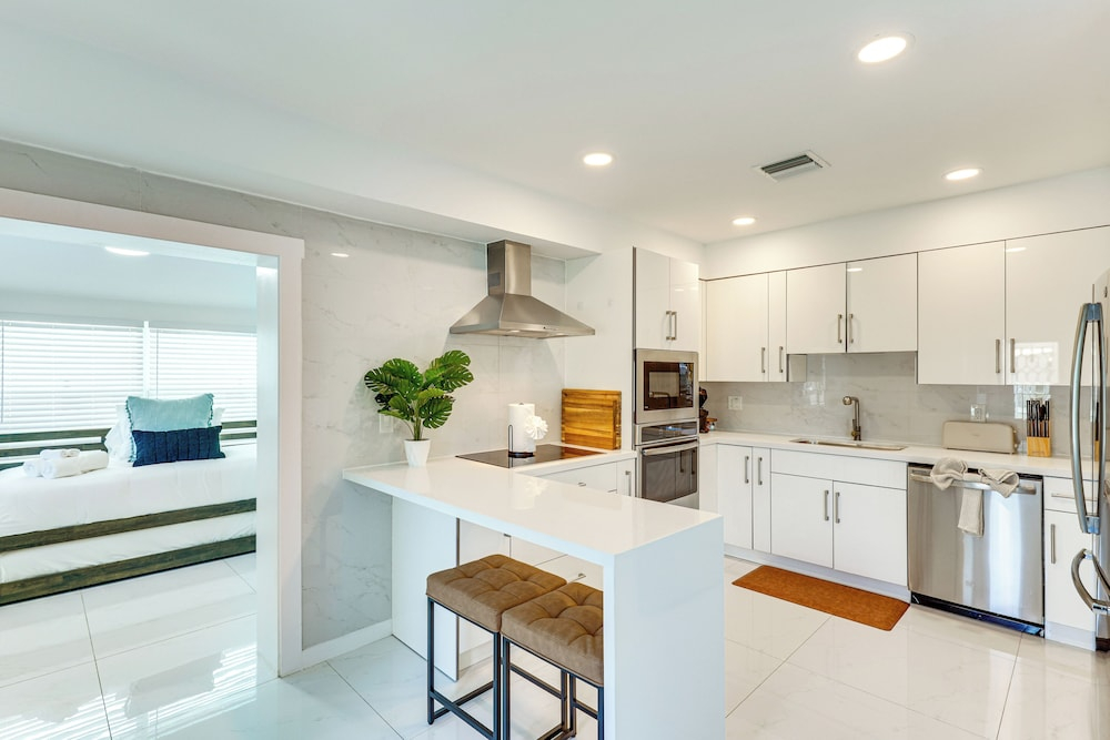 3 Mi to Sea! Family Pool House in Fort Lauderdale