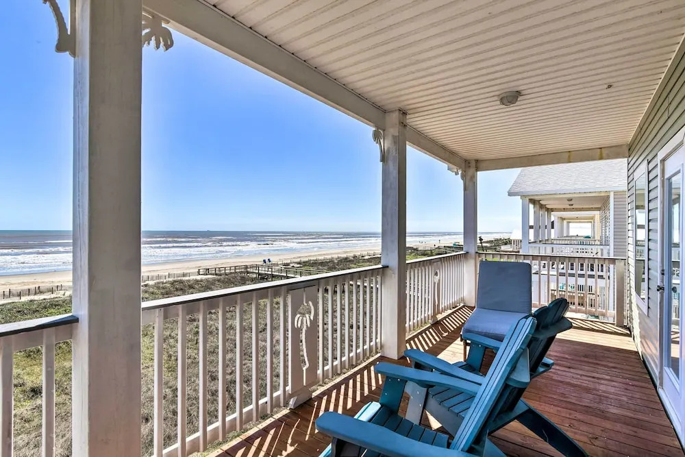 Gulf-View Home w/ Dog Run in Surfside Beach