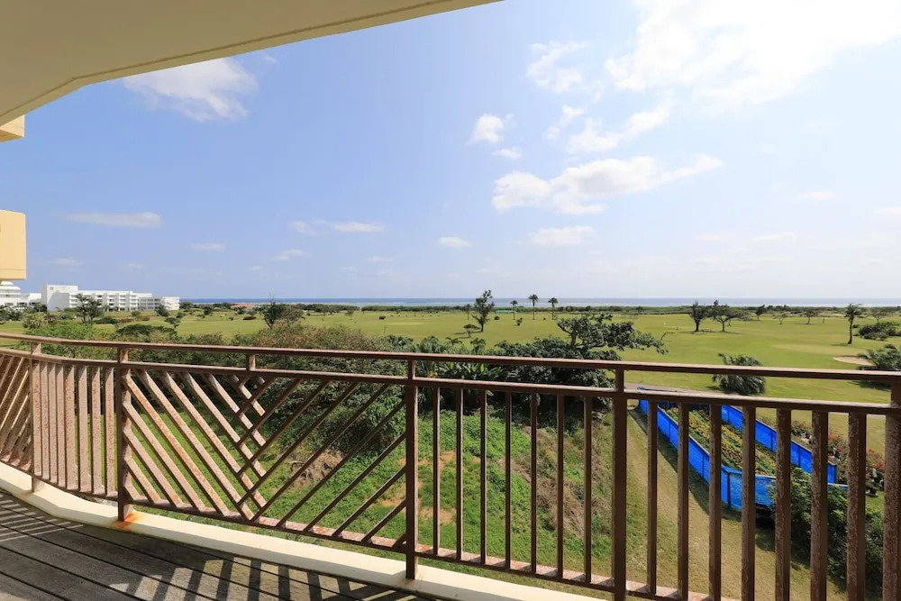 City 1500 SF 2BR condom 3F sea view