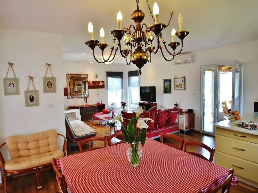 Holiday House Lico