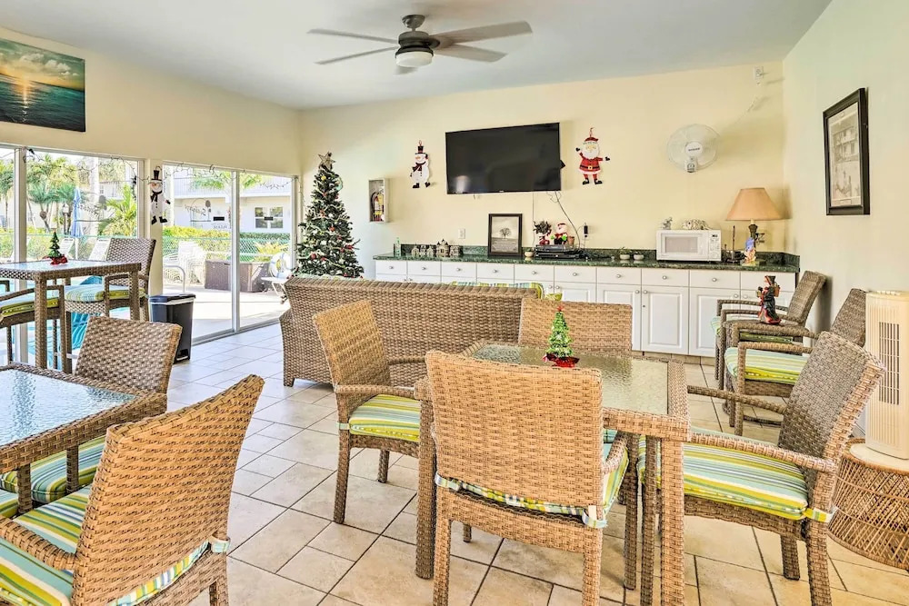 Marco Island Condo ~ 1 Mi to the Beach!