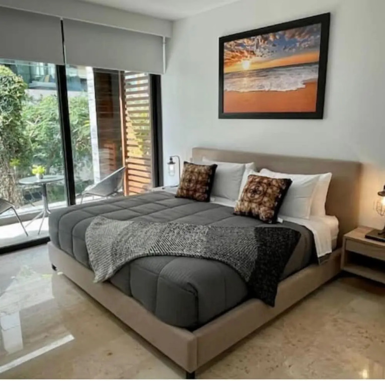 Apartments near 5th Avenue with Rooftop Ocean View